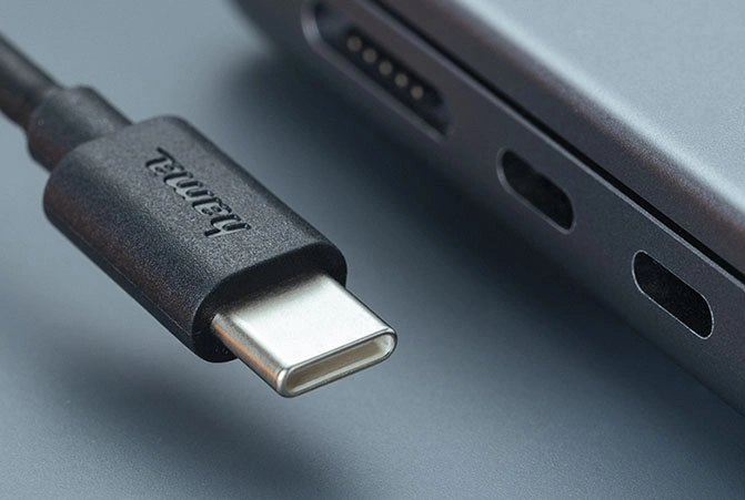 USB-C cable from Hama.