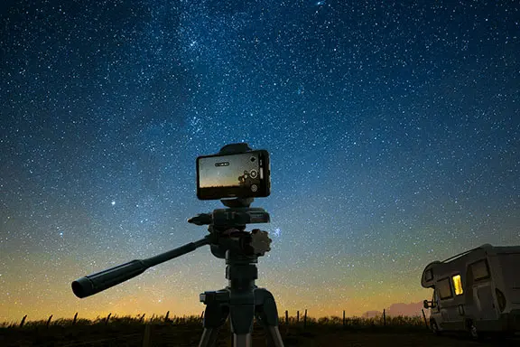 Pentru fotografiat stele cu telefonul utilizați echipamentul potrivit.